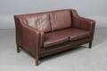 Dansk møbelproducent. To-pers sofa.