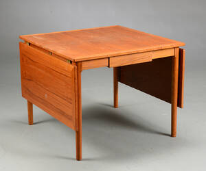 Spisebord af finéret teaktræ. m. to tillægsplader 3 