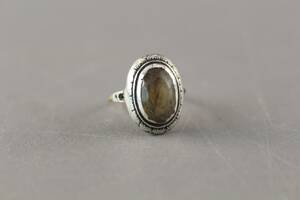 Ring i guld 18 k och silver med sten