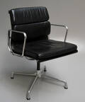 Charles Eames. Soft Pad armstol, model EA-208