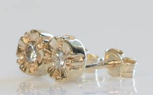 Par brillantørestikker, ca. 0.18 ct. 2
