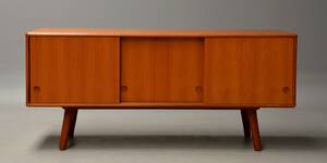 Dansk møbelproducent. Dyb, lav skænk i teak, 1950erne