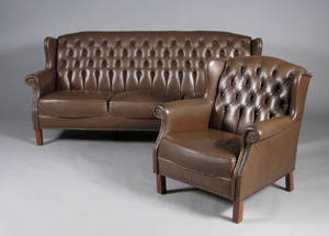 Tre-pers. chesterfield sofa og øreklapstol 2