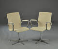 Arne Jacobsen. Par Oxford armstole, model 3271 2 