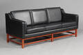 Dansk møbelproducent. Tre-pers. sofa, sort læder