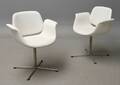 Johannes Foersom  Peter Hiort-Lorenzen. Par Flamingo armstole, model EJ 205, hvidt nappa 2
