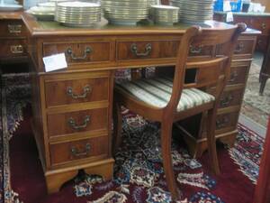 Skrivbord,  stol