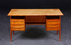 Dansk møbelproducent. Skrivebord  af teak