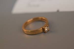 Ring med sten, 18K guld, diam 17 mm