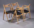 Hans J. Wegner. Fire savbukkestole af eg, sort læder 4 