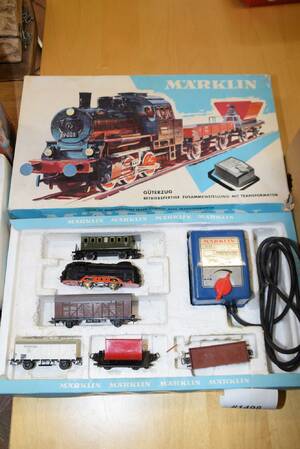 Lok och vagnar, bl a Märklin