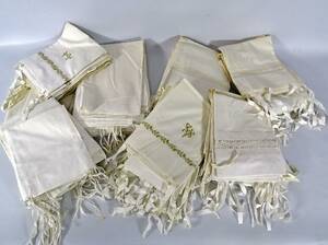 Parti sänglinne, ca 60 delar, mestadels örngott