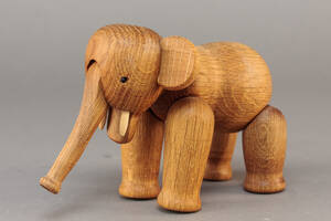 Kay Bojesen, figur af egetræ i form af elefant. 