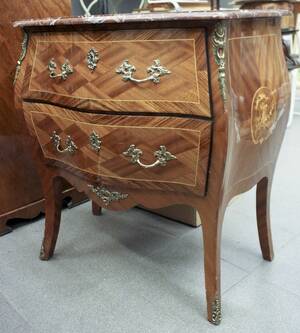 Byrå, Rokokostil med stenskiva