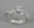 Brillant- og diamantring. Ca. 1.10 ct