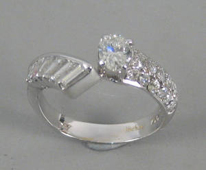 Brillant- og diamantring. Ca. 1.10 ct