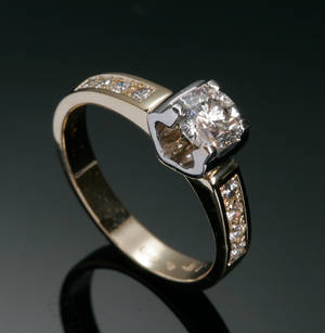 Diamantring ialt ca. 0.82 ct
