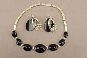 Halsband och örhängen 1 par i silver 