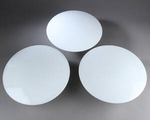 Arne Jacobsen. Tre AJ Eklipta loftvæglamper Ø35 cm 3