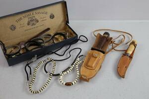 ÖVERLEVNADSKNIV, kniv, samt låda med halsband och slipsnålar m.m.