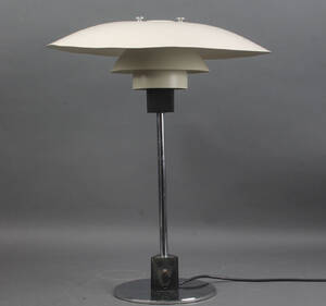 Poul Henningsen. PH 43 bordlampe