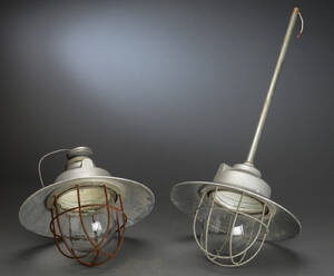 Socelec. Et par loftslamper af aluminium og metal. 2