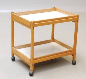 Dansk møbelproducent. Bakkebord