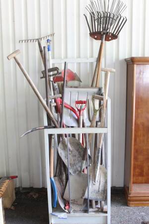 Diverse trädgårdsredskap