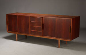 Dansk møbelproducent. Lav skænk, teaktræ