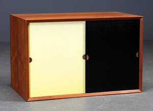 Poul Cadovius. Væghængt skab af teak  