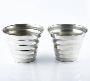 Svenkt Tenn blomkrukor