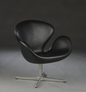 Arne Jacobsen. Svanen, lænestol, sort læder, Red Label