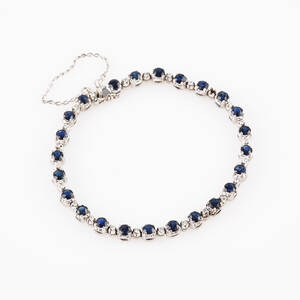 Armband 18 k vitguld safirer diamanter