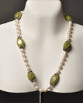 Collier med mix af jade og ferskvands kulturperler
