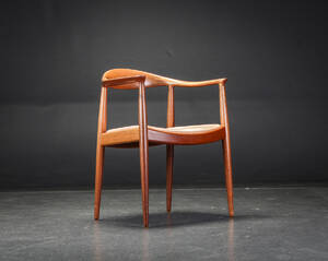 Hans J. Wegner. Armstol The Chair, model JH 501 af mahogni Denne vare er sat til omsalg under nyt varenummer 4898064