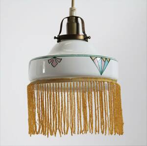 Taklampa med pärlfrans, 1900-talets första hälft