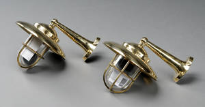 Par udendørs væglamper. 2