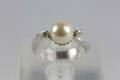 RING med odlad saltvattenspärla samt diamanter, vitguld, 18 k, ca 3,7 g