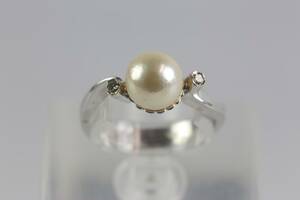 RING med odlad saltvattenspärla samt diamanter, vitguld, 18 k, ca 3,7 g