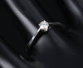 Solitairering af 14 kt. hvidguld med brillant på 0.16 ct. 