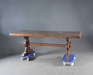 Bockbord, massivt trä fanerad i mahogny, 1900-talets mitt.