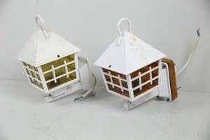 VÄGGLAMPOR, ett par, vitlackerad metall