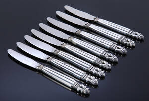 Georg Jensen. KongeAcorn, otte knive med skafter af sterlingsølv. 8