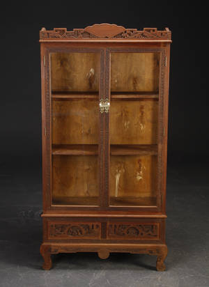 Kinesisk glasskab i mahogny. 1900-tallet