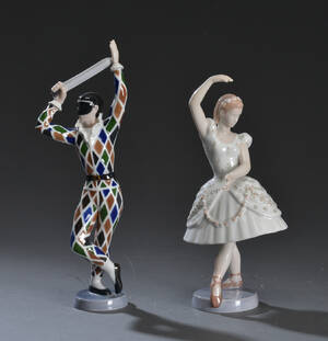 Bing og Grøndahl. To figurer af porcelæn Harlekin og Columbine, 2355 og 2354 2 Denne vare er sat til omsalg under nyt varenummer 4381699