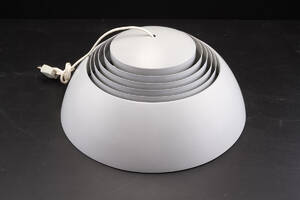 Arne Jacobsen for Louis Poulsen. AJ-pendel Ø 37 cm 
