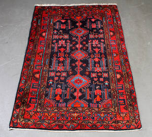 Orientalsk tæppe, uld på bomuld, 196 x 132 cm.