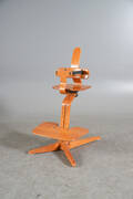 Stokke barnstol i betsad bok