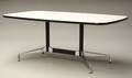Charles  Ray Eames. Ovalt bord Segmented table med stel i forkrometsortlakeret aluminium. Plade i Boatshape L. 183 cm 