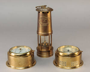 Ur, barometer og skibslampe 3
